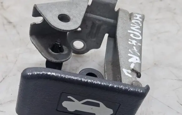 Honda CR-V Engine bonnet (hood) release handle