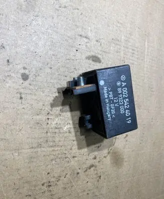 Mercedes-Benz Sprinter W906 Glow plug pre-heat relay A0025424019 0025424019