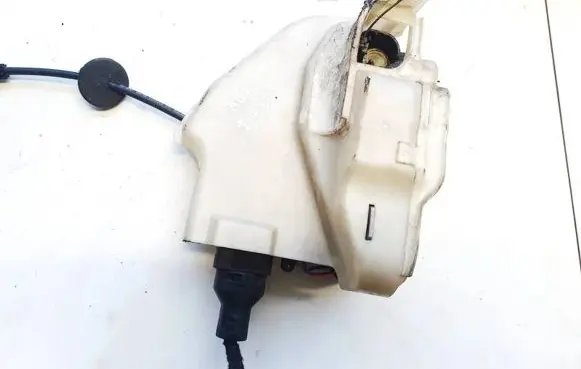 Volkswagen Golf V Front door lock