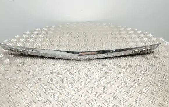 Opel Astra H Tailgate trim 13223917