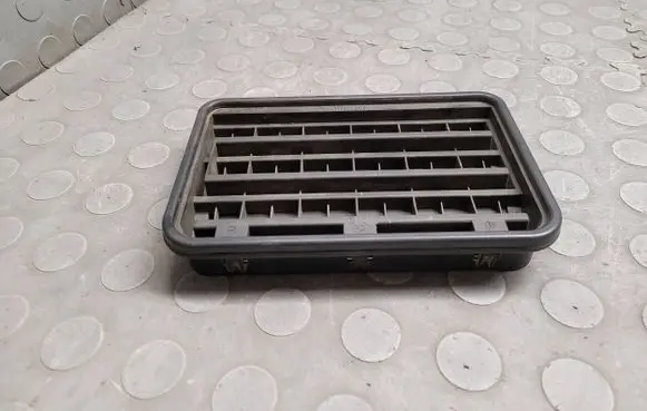 BMW X3 E83 Quarter panel pressure vent 6962293