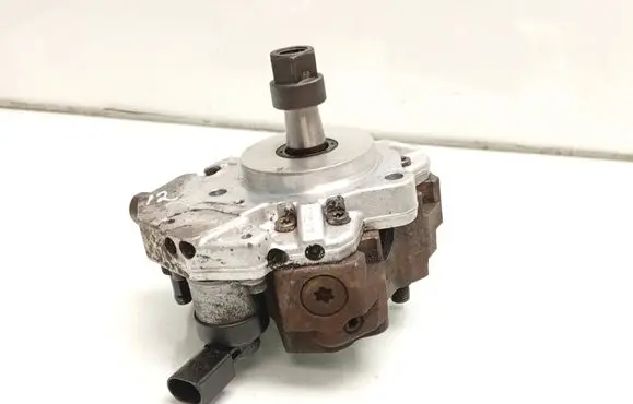 BMW X3 E83 Fuel injection high pressure pump 7788670 0445010045 0928400560