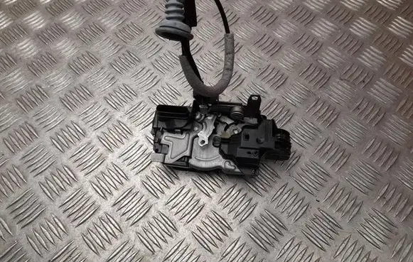 Volvo XC90 Front door lock 31349891