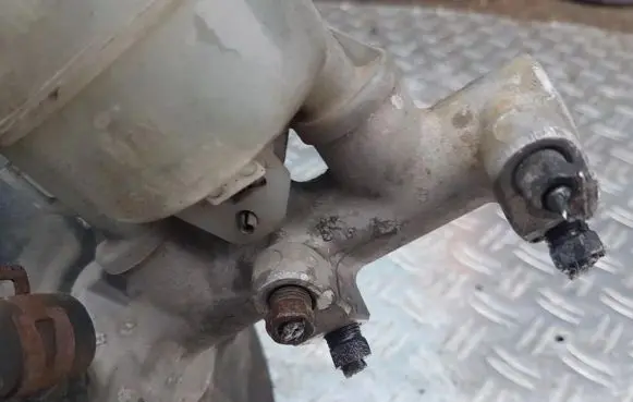 Suzuki Wagon R+ Master brake cylinder