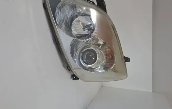 Toyota Avensis T250 Headlight/headlamp 0543