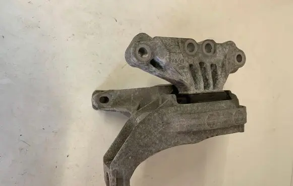 Citroen C4 II Picasso Engine mount vacuum valve 