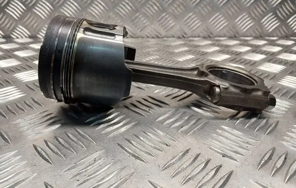 Opel Astra H Piston with connecting rod P883