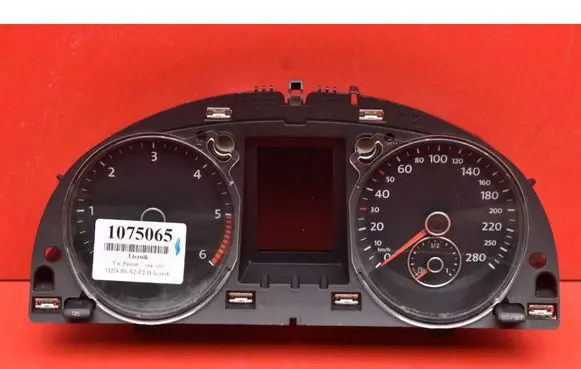 Volkswagen PASSAT CC Speedometer (instrument cluster) 3C8920870C