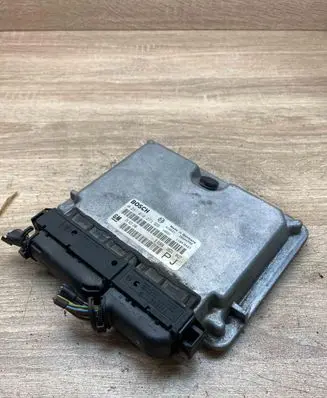 Opel Omega B2 Engine control unit/module ECU 0281010273 24417198