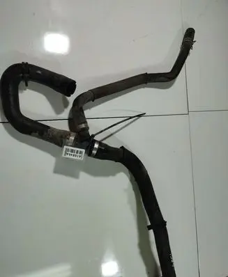 Engine coolant pipe/hose