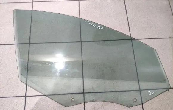 Volvo XC60 Front door window glass four-door E243R001106 43R001106