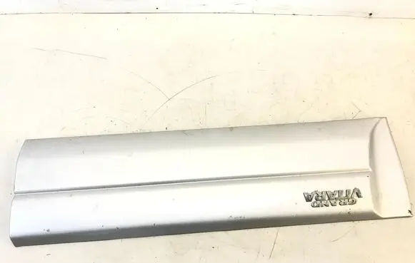 Suzuki Grand Vitara I Front door trim (molding) 7768165DA1 K2351