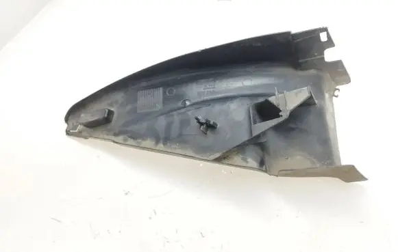 Volkswagen PASSAT B7 Other engine bay part 3C1815159C