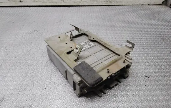 Volkswagen Golf III Engine control unit/module 028906021HD 0281001729