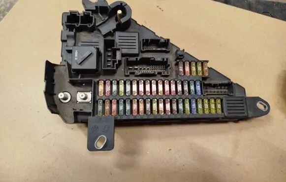BMW 5 E60 E61 Fuse box set 6906619 6906618 518956024