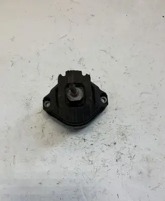 Engine mount bracket