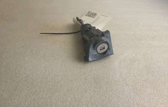 Volkswagen Golf Sportsvan Front door lock (next to the handle) 510837167B 510837168B