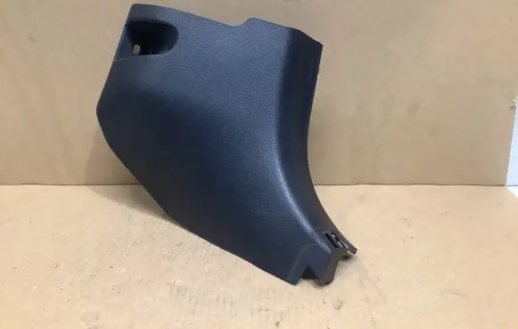 Foot area side trim