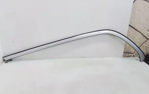Mercedes-Benz E W210 Rear side glass trim 