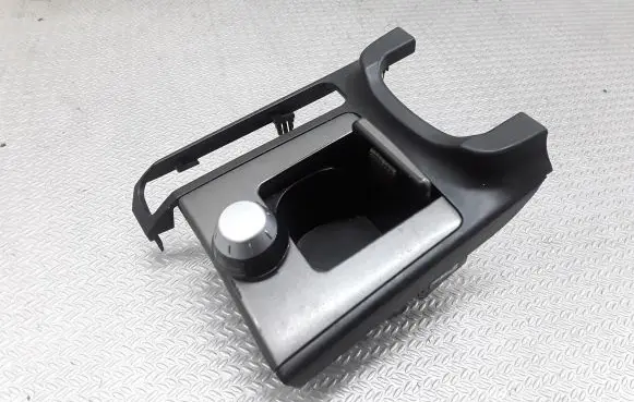 Cup holder front