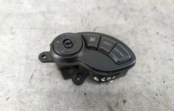 Hyundai Santa Fe Wing mirror switch