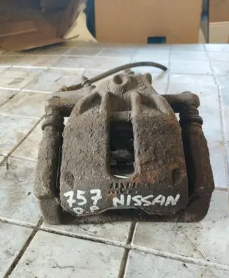 Nissan Note (E11) Front brake caliper