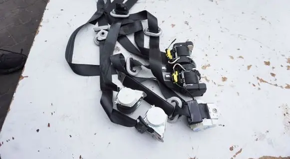Volkswagen Transporter - Caravelle T5 Front seatbelt