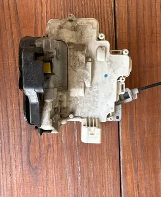 Audi A4 S4 B7 8E 8H Front door lock 8E1837016AA