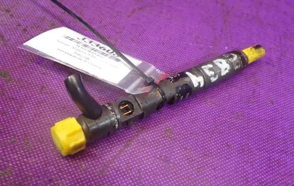 Nissan Almera Tino Fuel injector 8200206565