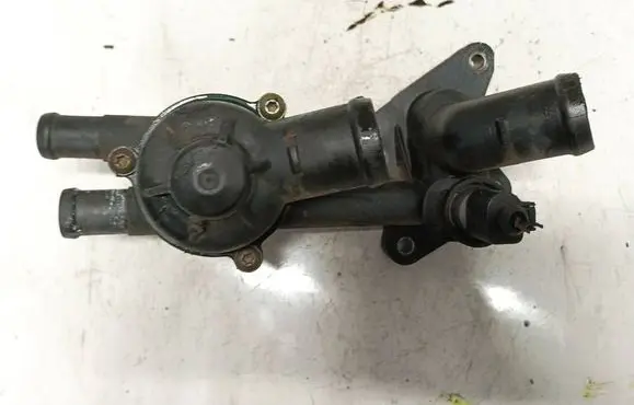 Engine coolant pipe/hose