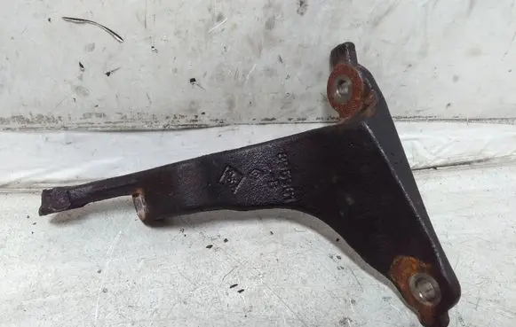 Opel Vivaro Engine mounting bracket 895961B