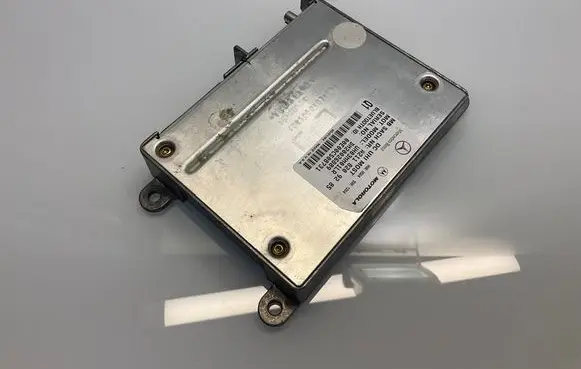 Mercedes-Benz E W211 Bluetooth control unit module A2118209285 00E00C508731 DM20026889