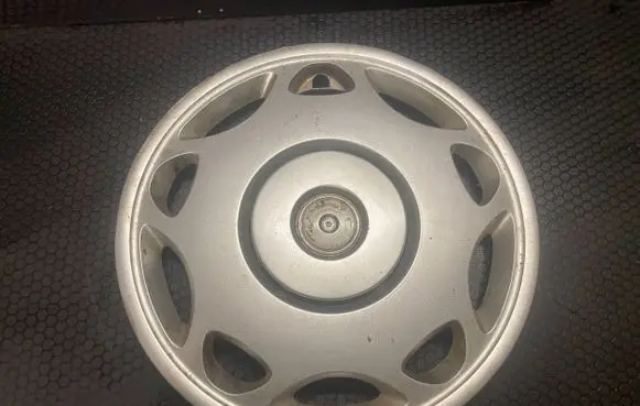 BMW 3 E36 R15 wheel hub/cap/trim 36131180104