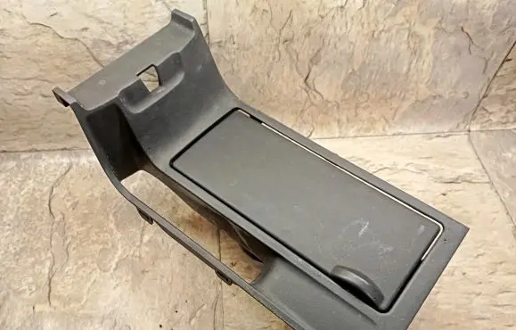 Cup holder front