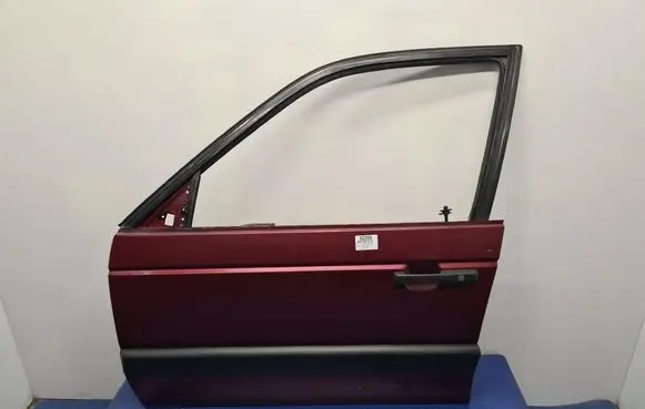 Volkswagen PASSAT B3 Front door LC3T