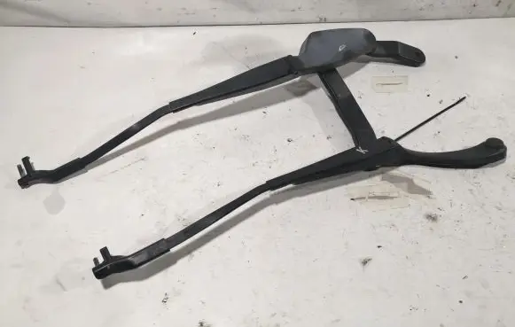Mercedes-Benz C W204 Front wiper blade arm 3392125813 97036203 3392125811