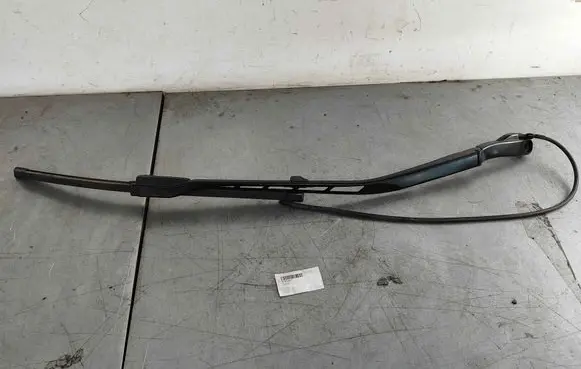 Volvo XC90 Front wiper blade arm 31391847