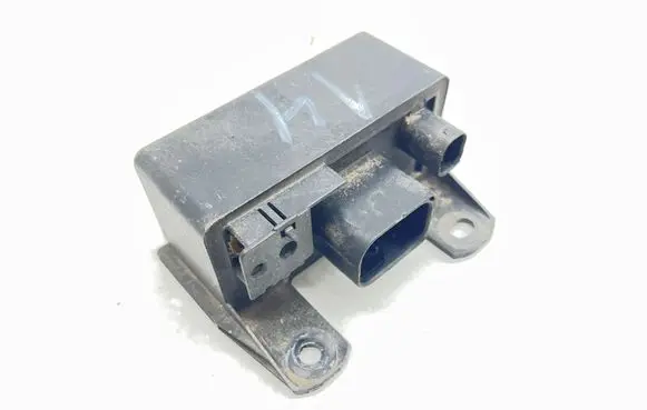 Mercedes-Benz E W211 Glow plug pre-heat relay 0005453516