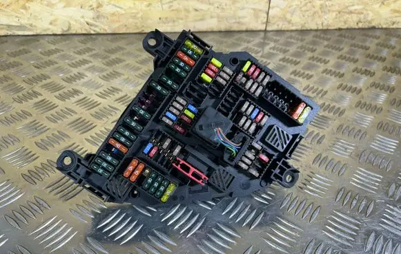 BMW 5 F10 F11 Fuse module 9234423