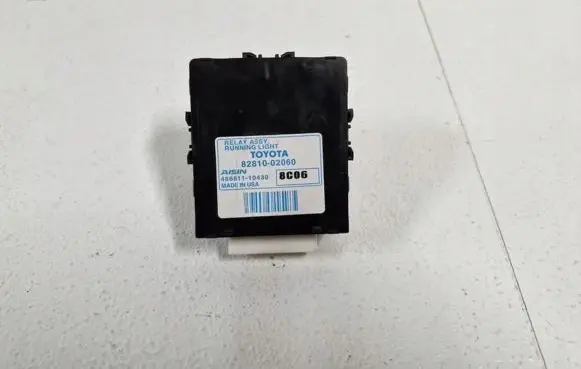 Toyota Matrix (E140) Light relay 82810-02060