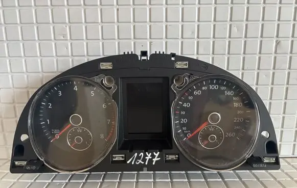 Volkswagen PASSAT B7 Speedometer (instrument cluster) 3AA920870K