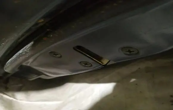 Mitsubishi Grandis Rear door lock