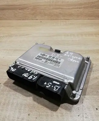 Volkswagen PASSAT B5 Engine control unit/module ECU 038906019KC 0281011204