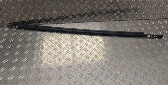 Toyota Yaris Front door glass trim molding