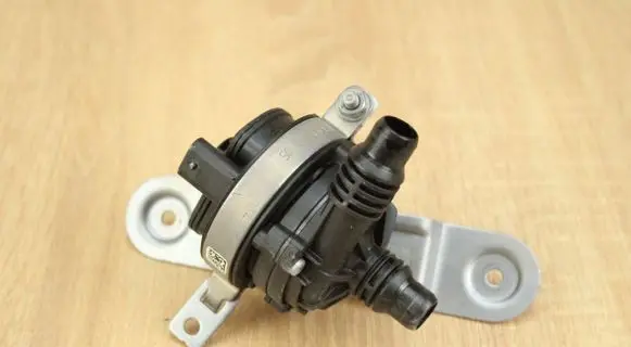 BMW 4 G22 G23 G24 G26 Electric auxiliary coolant/water pump 430IXA