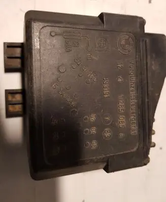 BMW 5 E34 Glow plug pre-heat relay 12211285085