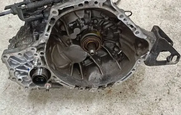 Toyota RAV 4 (XA40) Manual 6 speed gearbox 3030204223 BG4K1QYB K371771692