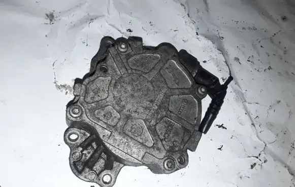Skoda Octavia Mk2 (1Z) Vacuum pump 03L145100