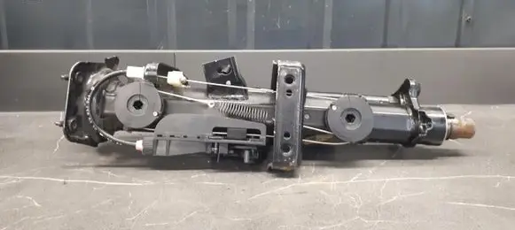 Mercedes-Benz CLK A208 C208 Steering wheel axle 2084620069