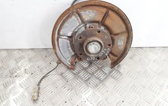 Rear wheel hub spindle/knuckle